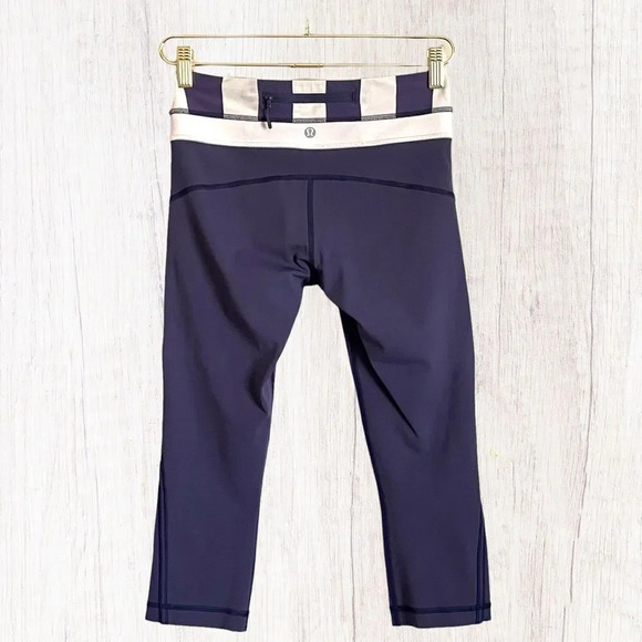 Lululemon Navy & White Cropped Wunder Under Leggings SZ 4 - Picture 2 of 6